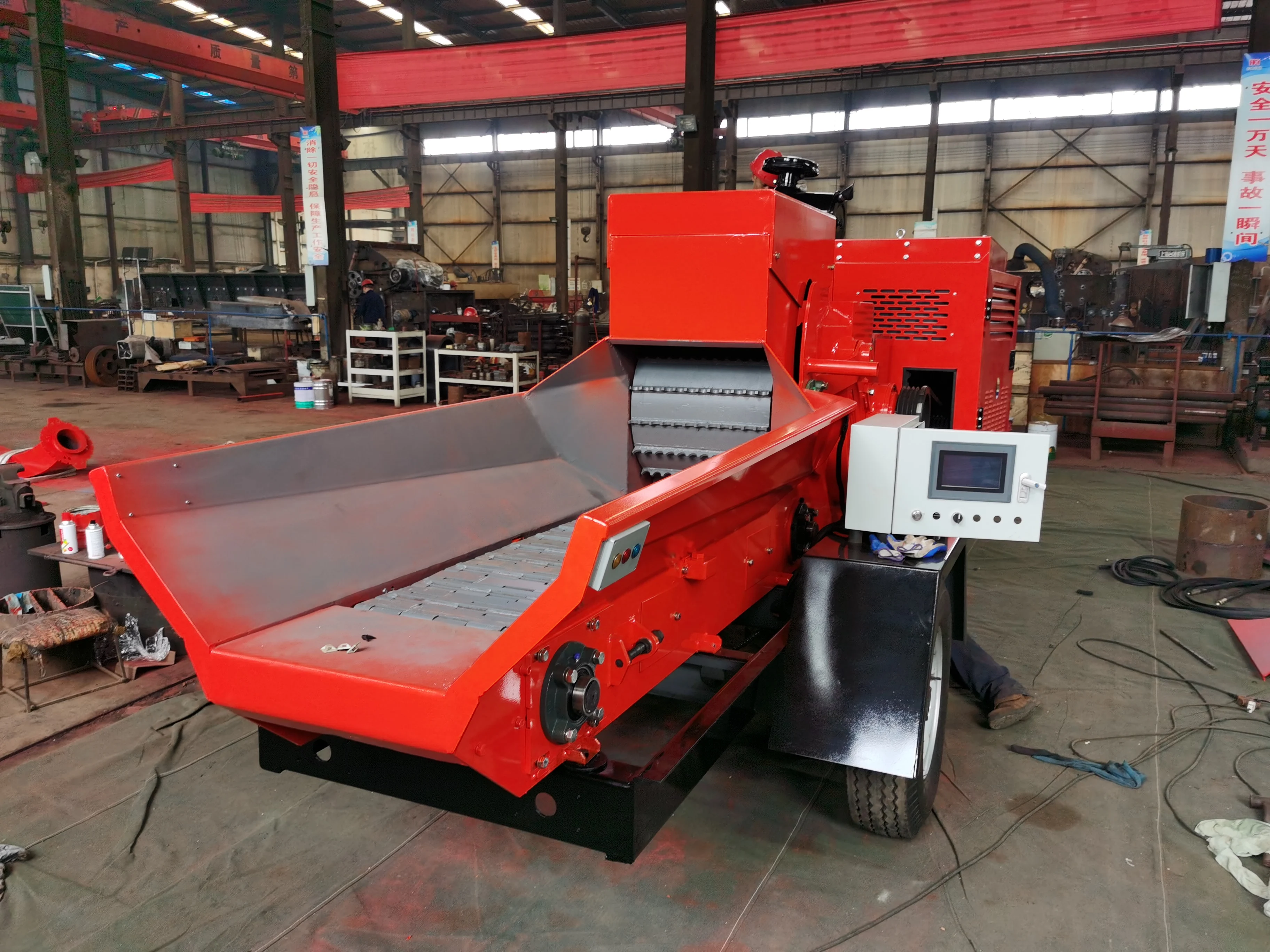 Mobile high efficient tree branches grinder machine hammer mill wood sawdust crusher for make sawdust