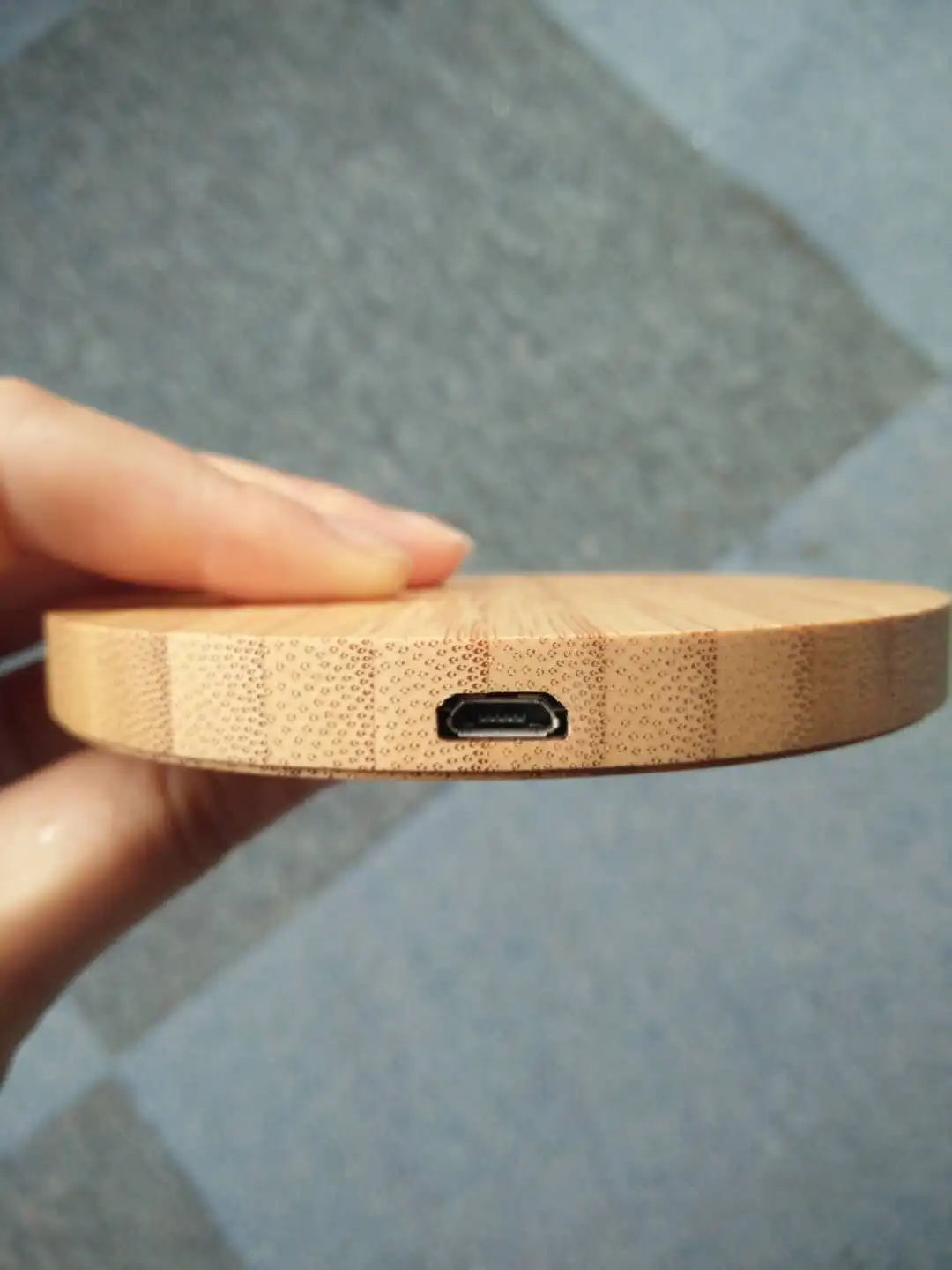 Wholesale 9V 1.2A Fast Wireless Charging 15W  Bamboo Wood Wireless Charger Qi Wireless Charger stand for iphone 13