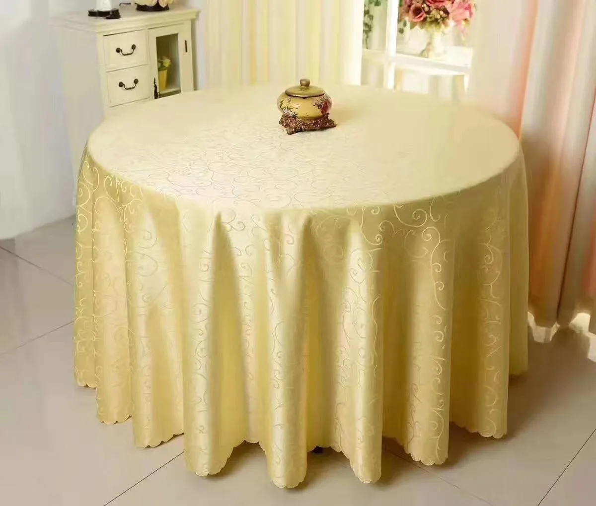 China factory special polyester crochet solid color washable tablecloth for hotel round table