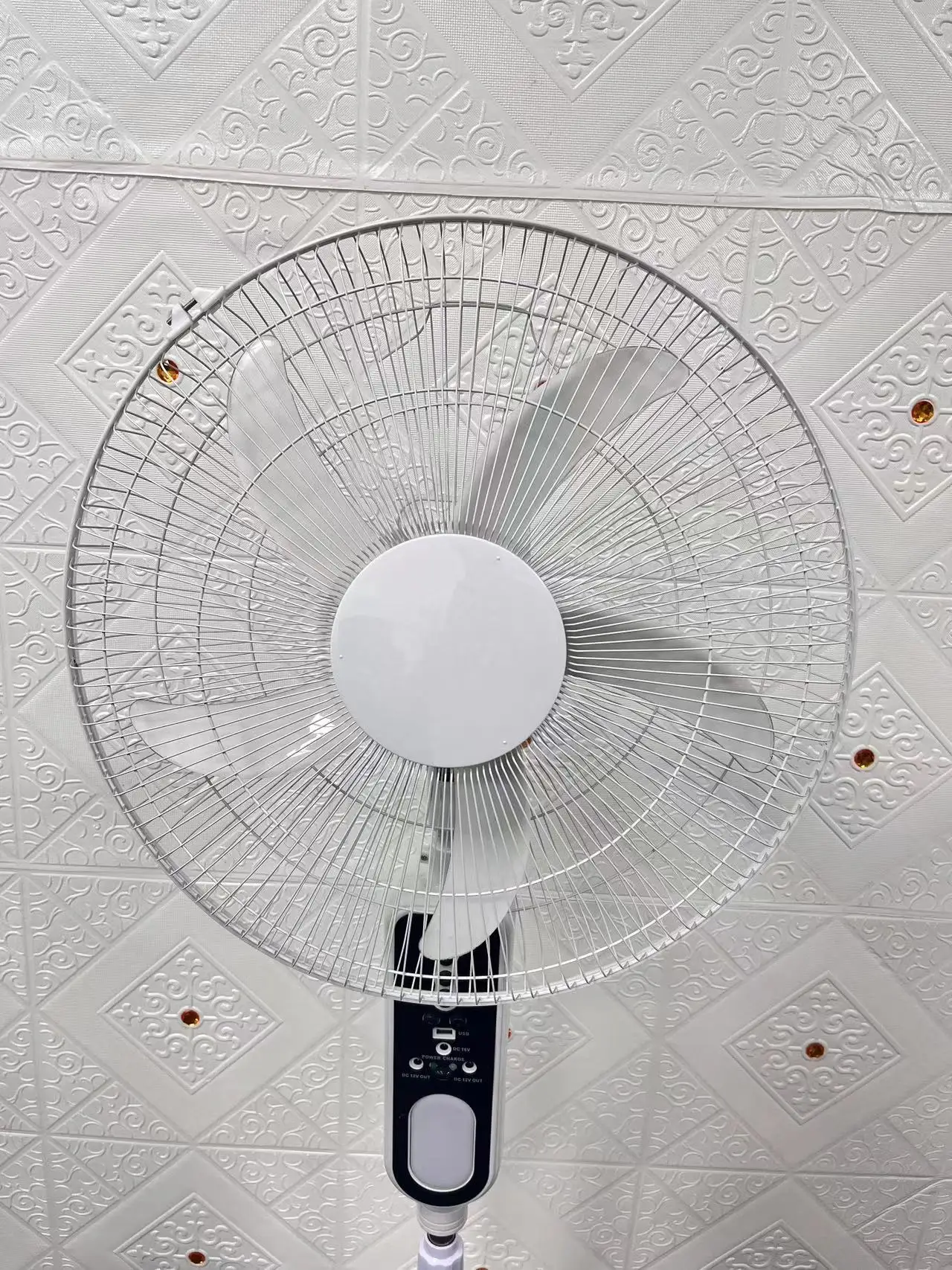 Factory Direct 16 Inch 12V Solar Floor Fan Available For Emergencies