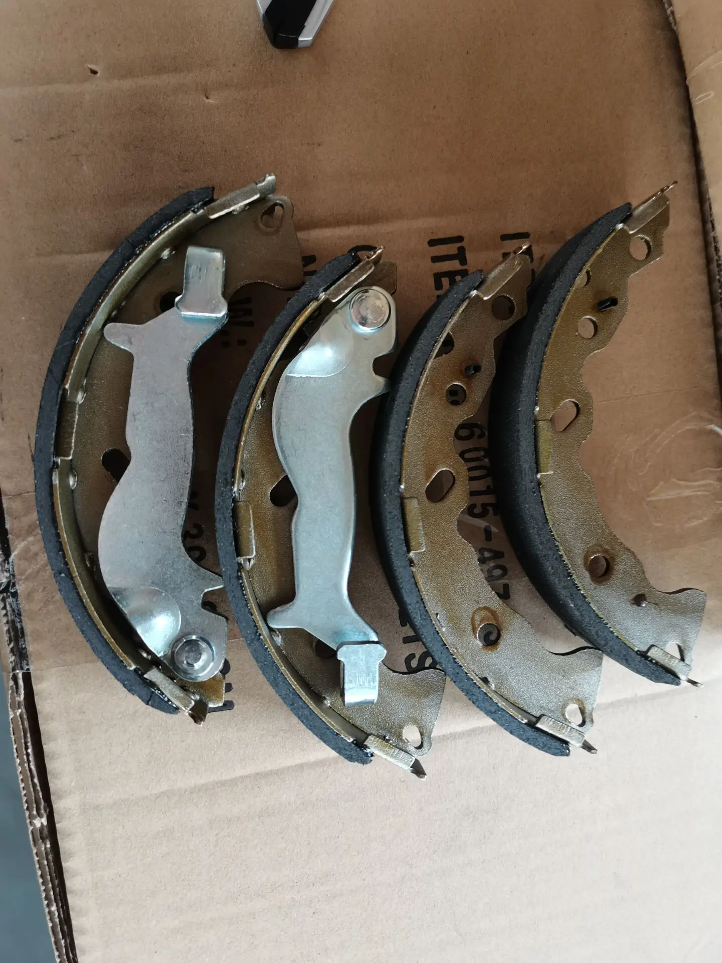 Auto brake system spare parts wear-resistant semi-metallic rear drum brake shoe for cars