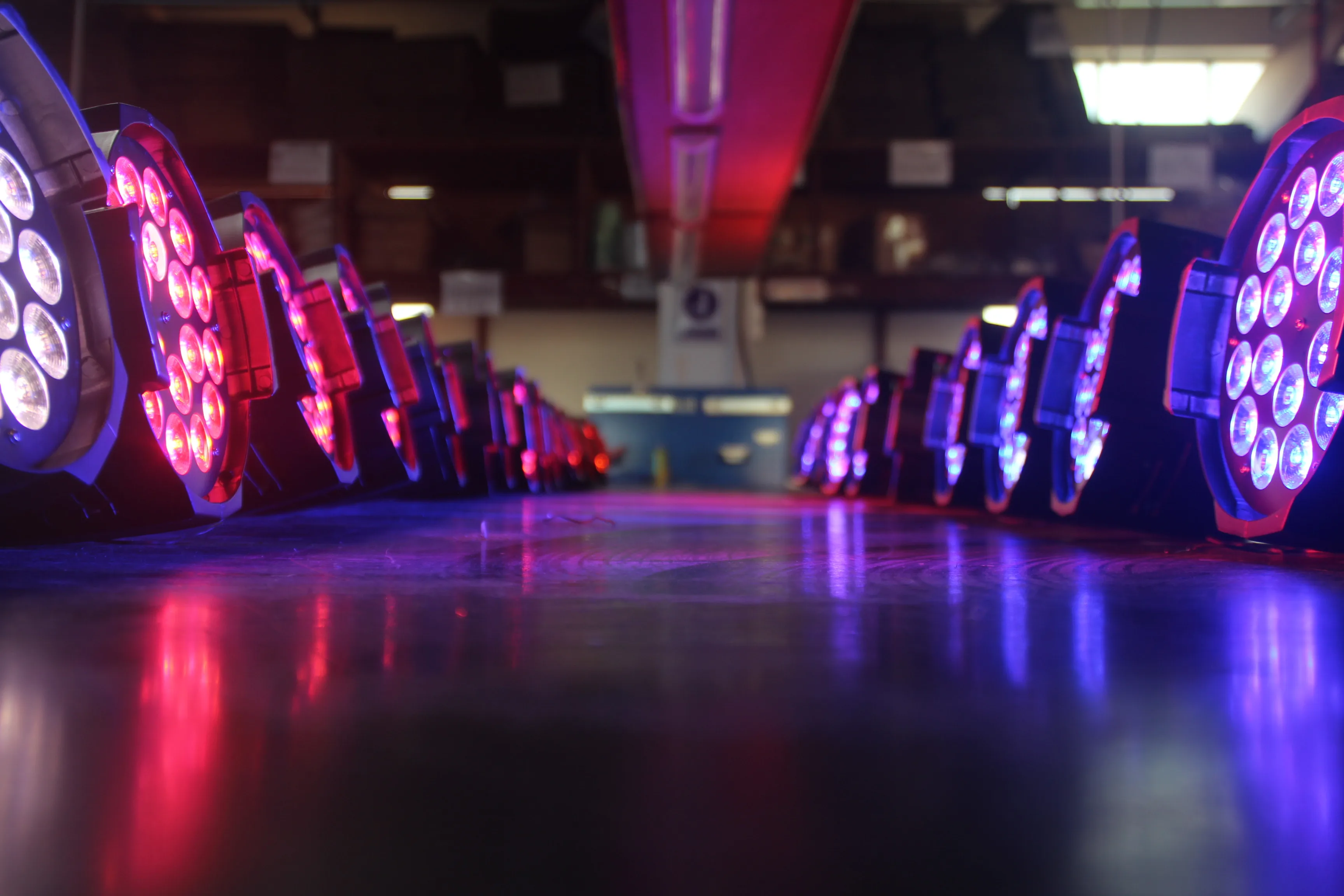 Best Selling 12W RGBW 4-in-1 Indoor LED Par 64 Can Light  Projection Spotlights for DJ & Hotel DMX & DMX512 Control