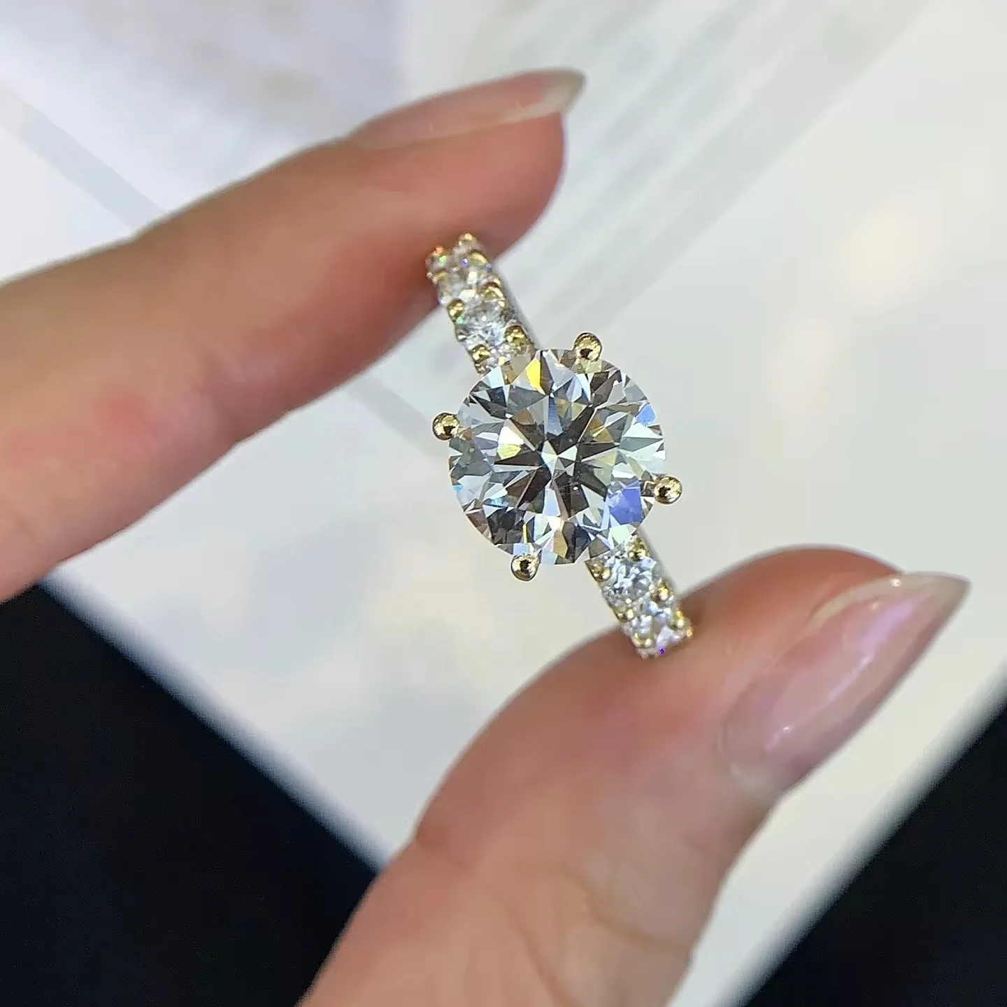 Hot Sale 9K/14K/18K LuxuryJewelry 18K Lab Grown Diamond Ring Au750 Gold Round Cut Ring Sidestone Ring for Women