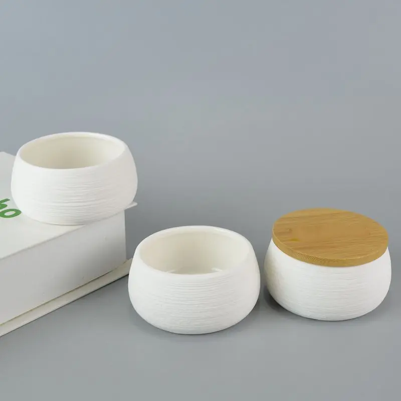 
Brushed white candle ceramic jar with wooden lid in set 