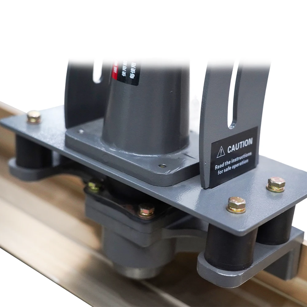 High Efficiency Multi-functional Blade Weighted Vibration Levelling Machine is Used in Concrete and Cement Pavement Construction