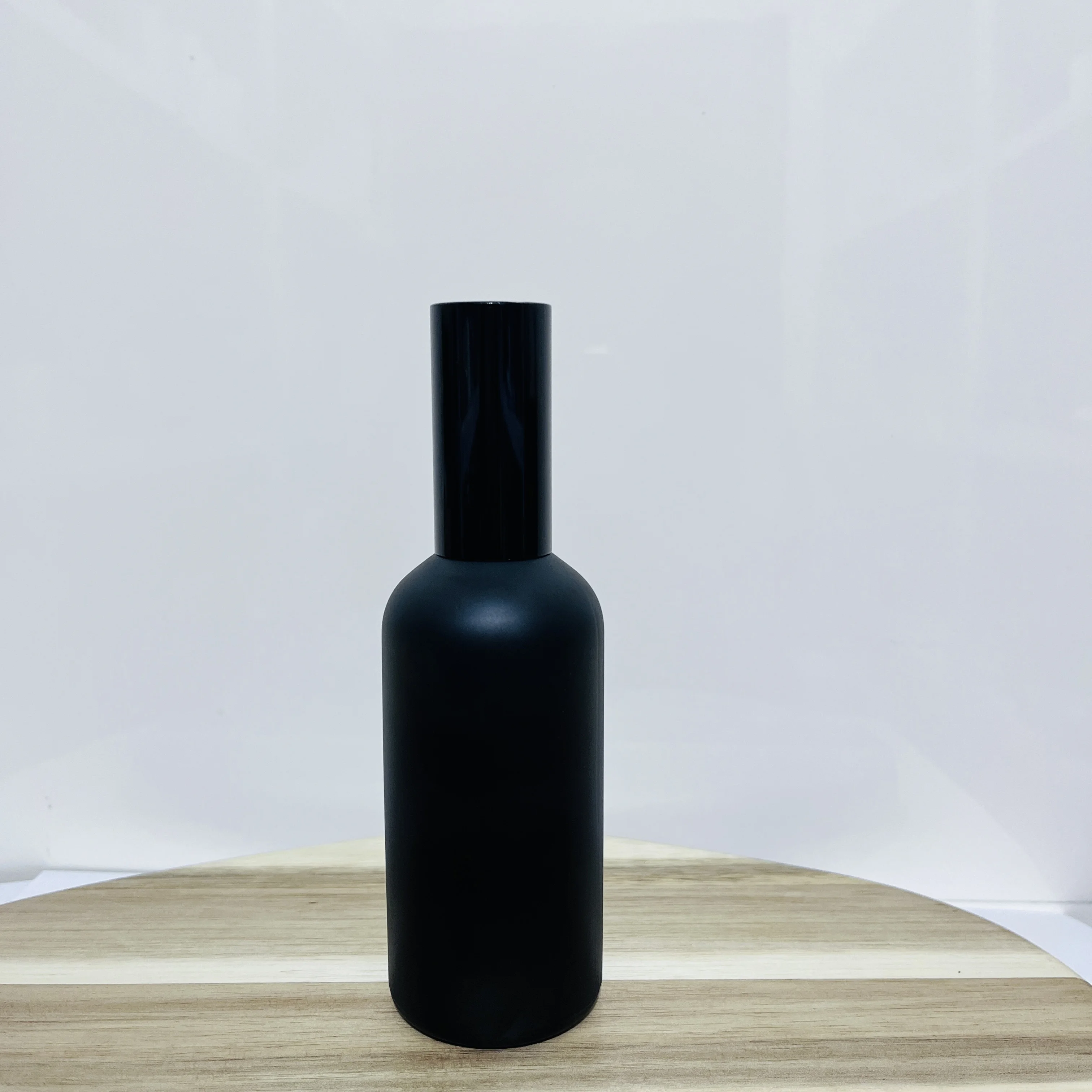 Wholesale customized 100 ml empty clear glass room mist spray bottle