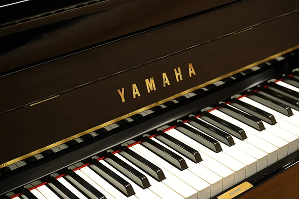 Yamaha c108 upright piano is 95% new and clean, with maintenance, original made in Japan USD880 excluding handling costs, seco