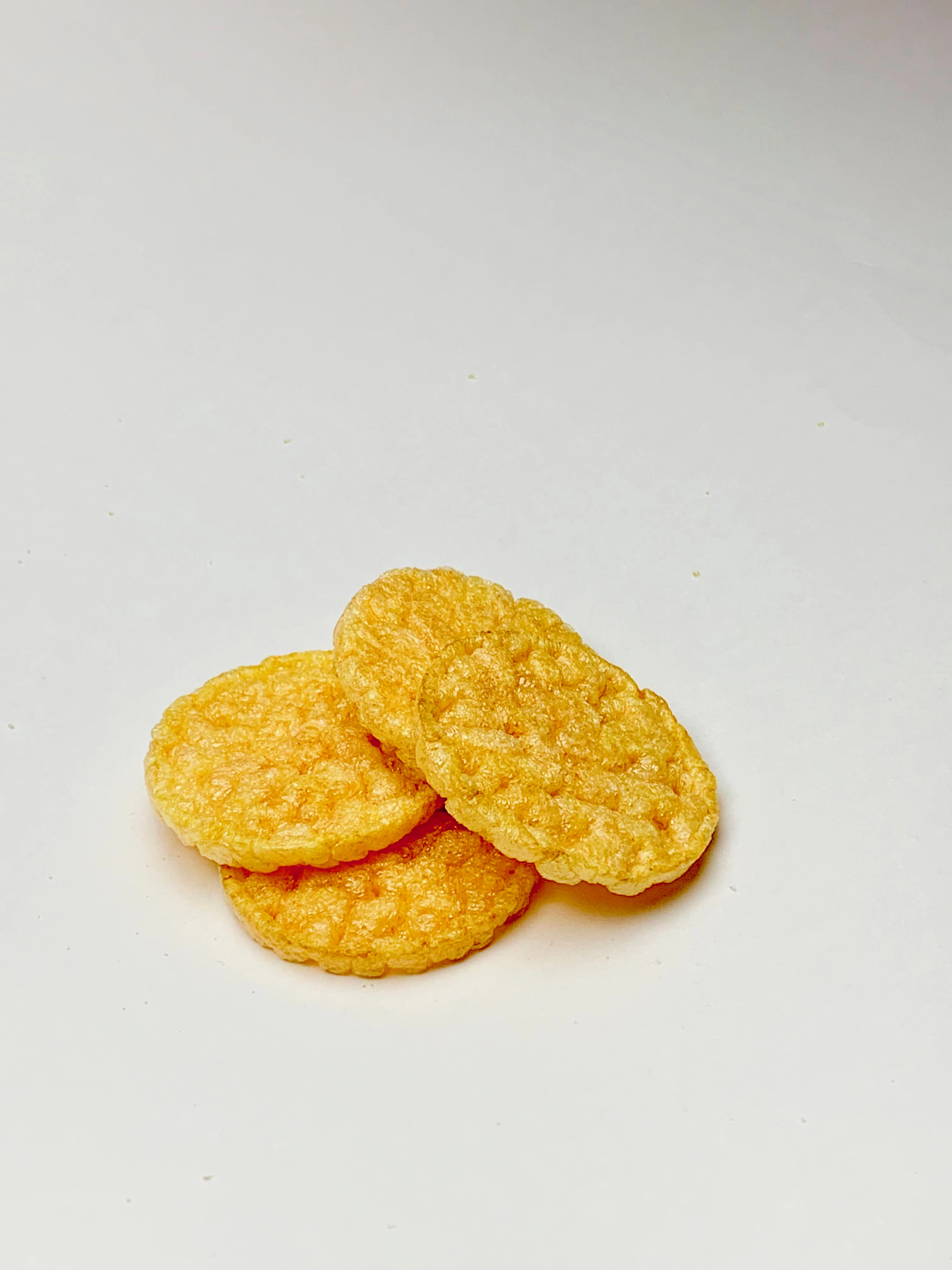 Оптовая продажа круглые рисовые крекеры японский продукт зерновые детские мини-чипсы японские водоросли Хрустящие картофельные закуски по всему миру