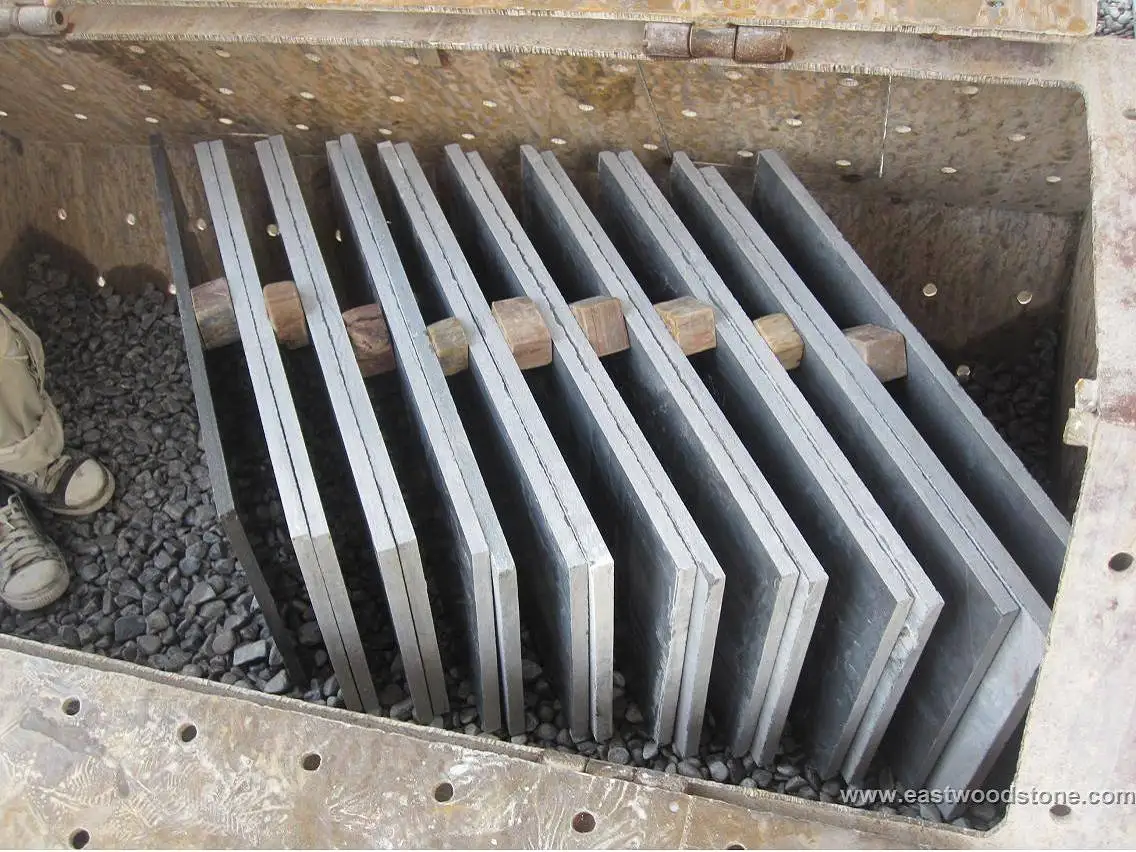 Honed and tumbled of blue stone slab for exterior garden floor paving