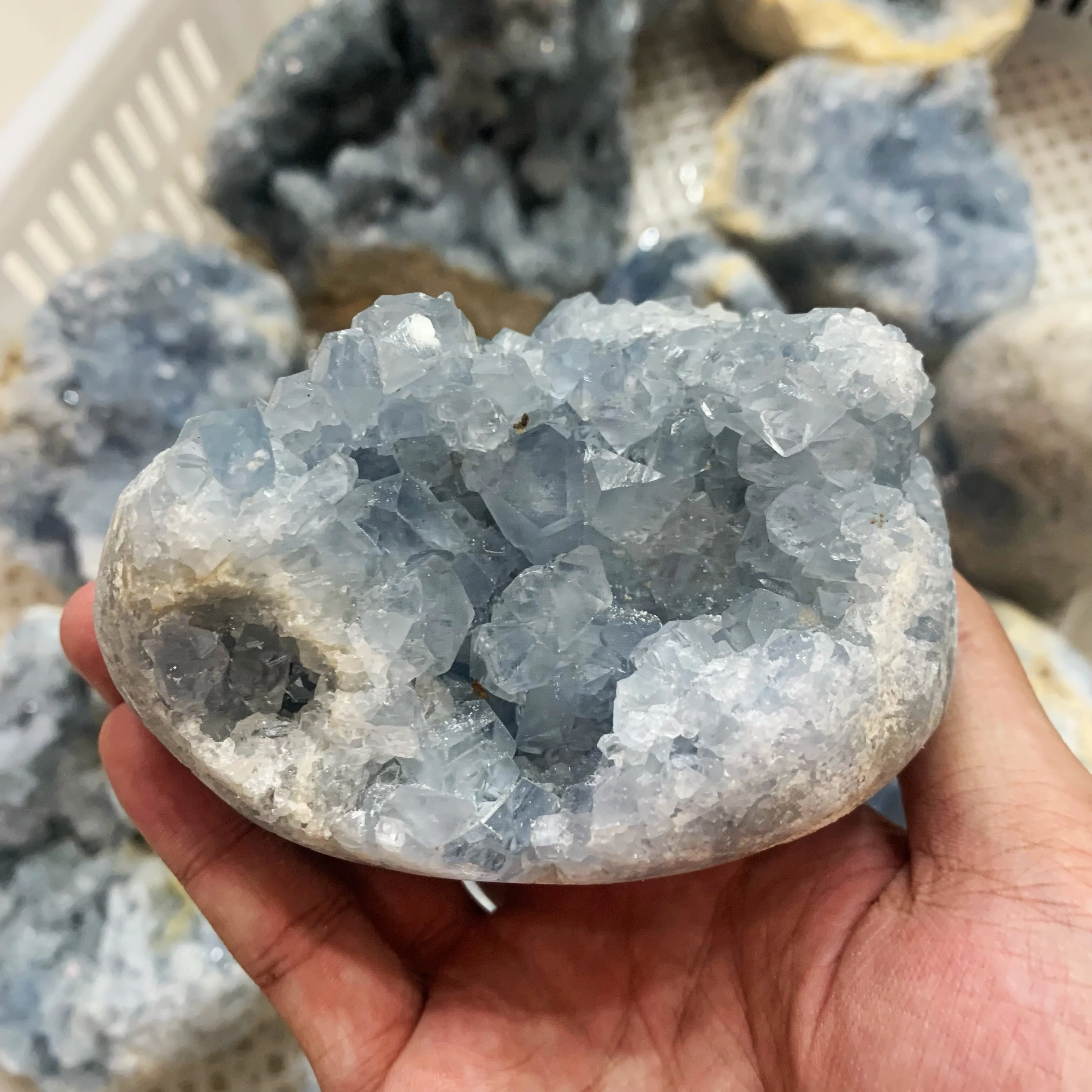 Wholesale Natural Raw Crystal Cluster Blue Celestite Crystal Geode Rough Quartz Geodes