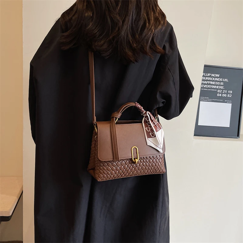 2024 Factory wholesale handbags ladies hand bags with silk scarves small Messenger Bags ladies fashion design purses for women