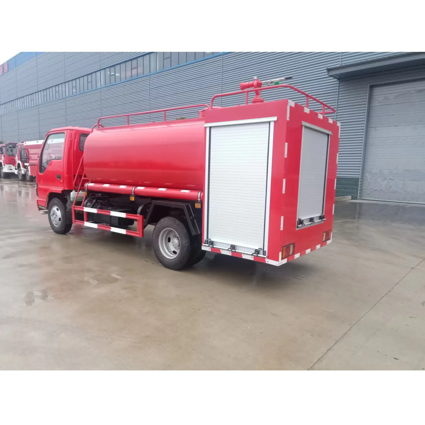 Factory Directly Sale ISUZU 130PS 4000 Liters Water Tank Fire Engine Fire Fighting Truck Price