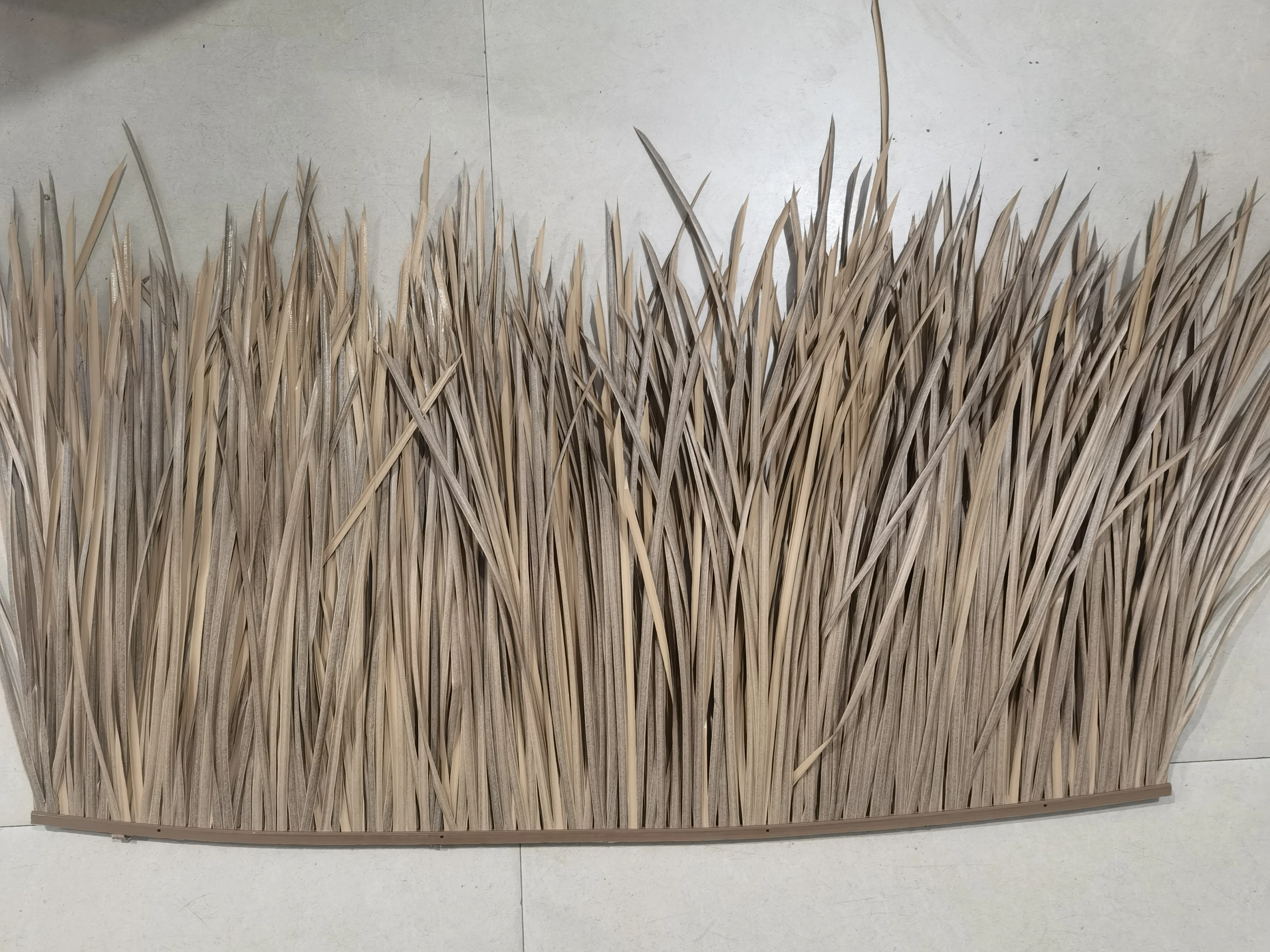 Factory Foundry Artificial Palm Thatch Roof Plastic Synthetic Straw Roof Thatch for Tiki Hut Villa Roof