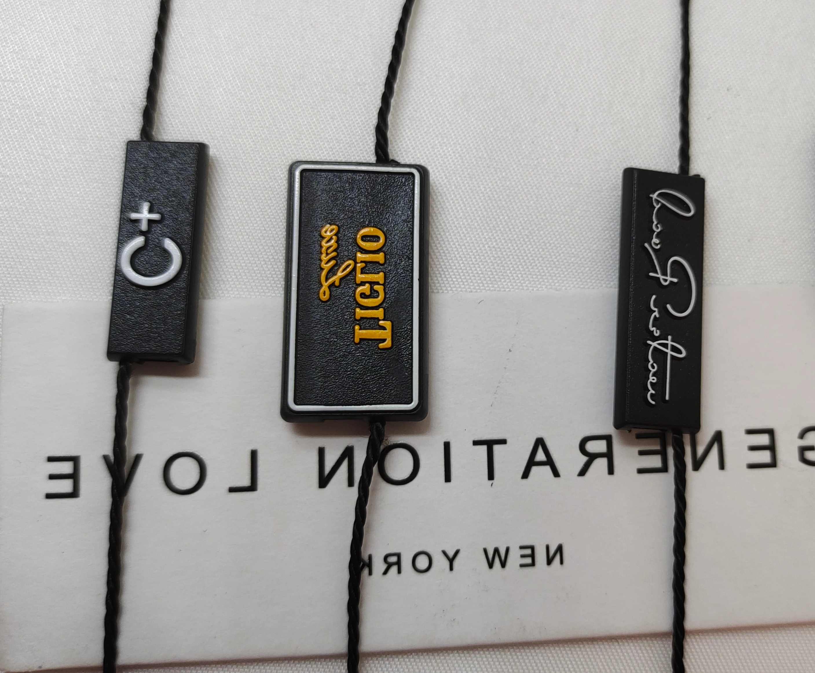 Customized Logo Wholesale Free Design Diverse Styles Shapes Seal Hang Tags for Clothing