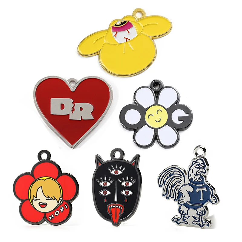 Wholesale Fashion Jewelry Pendants Custom Pendant Charms Hard Enamel 2d 3D Cartoon Anime Animal Heart Shape Gold Silver Pendant