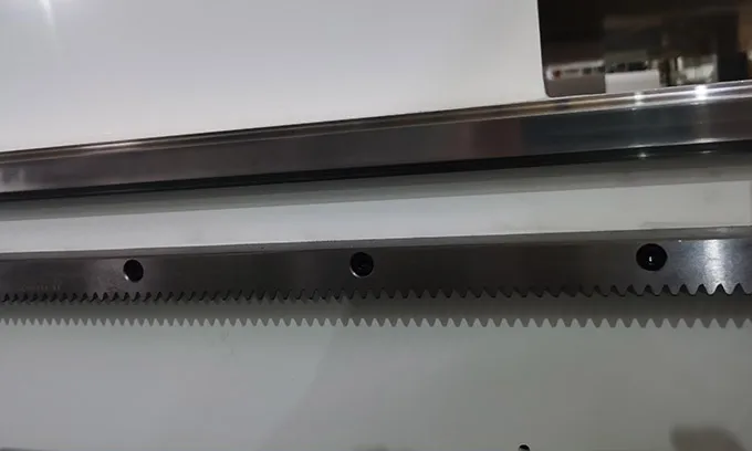 HUAHUA SKG-812M stable quality cnc router wood carving machine with linear type tool magazine