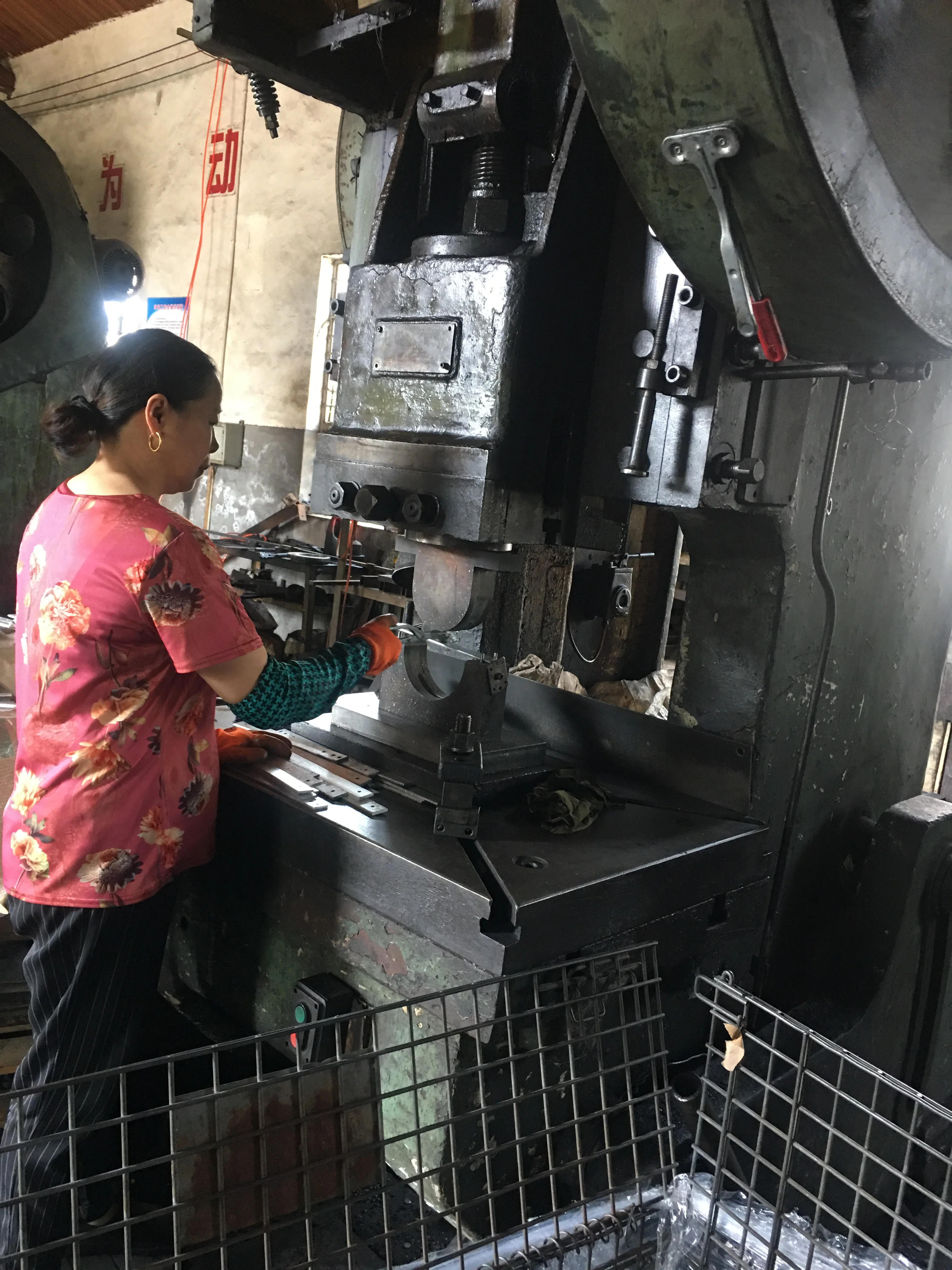 Wholesale custom precision industrial bending stainless steel metal hooks gutter bracket