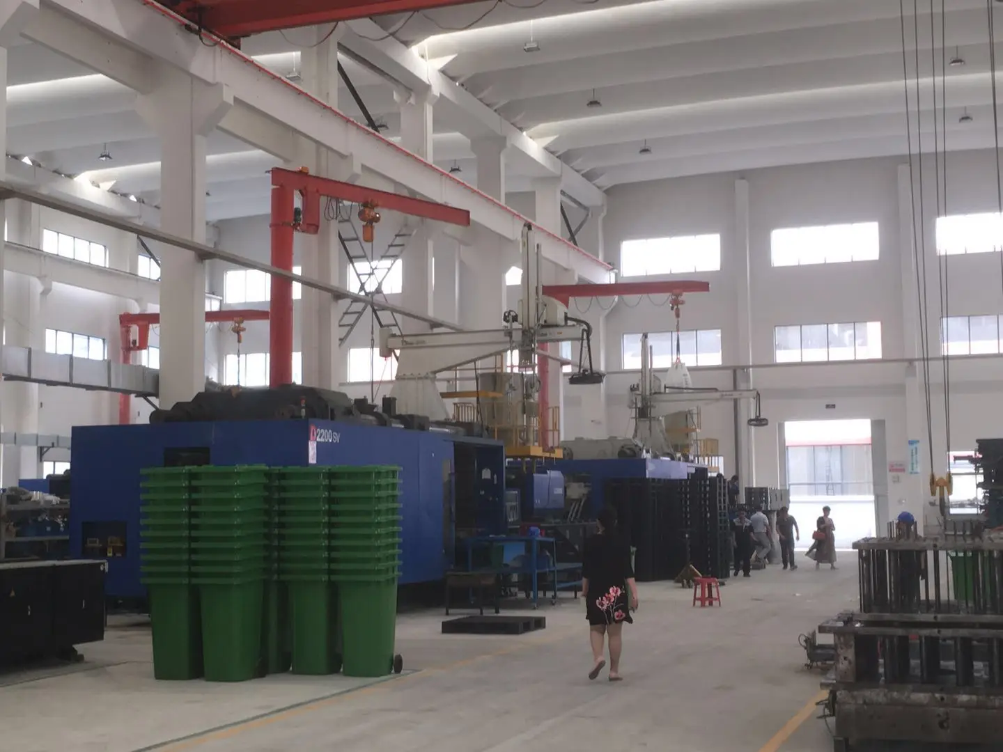 Outdoor Large 660 liter plastic garbage waste bin with lid