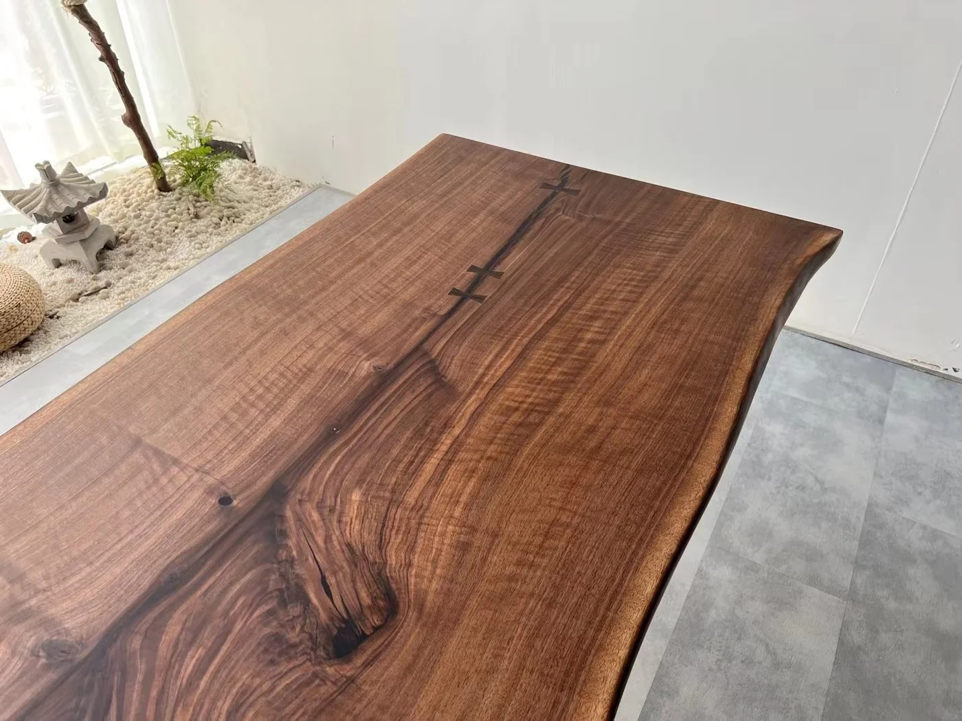 Large slabs of North American black walnut with no splices in the whole piece