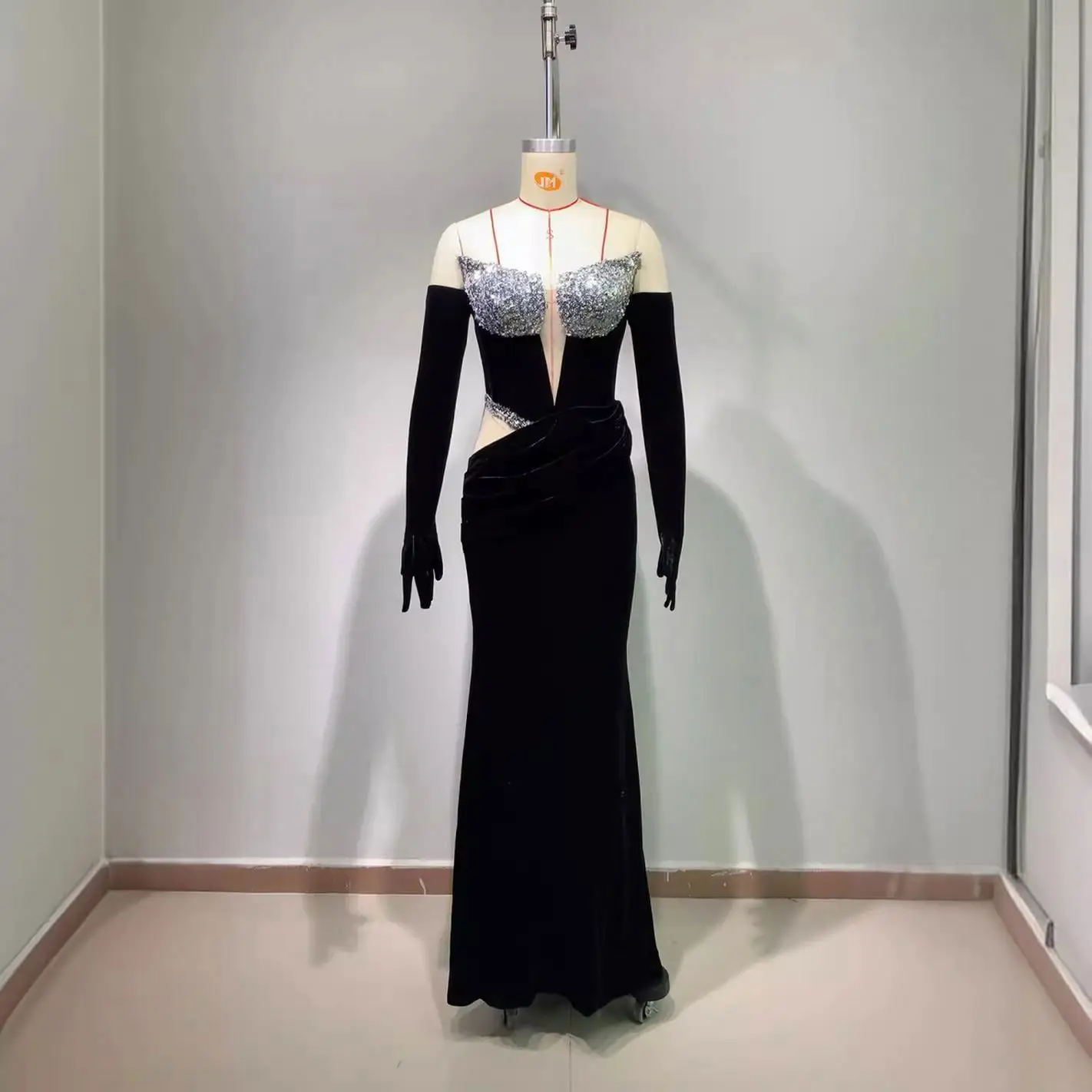 Cross-border fashionable gloves silver paillette hollow low-cut velvet tube top dress elegant graceful dinner dress