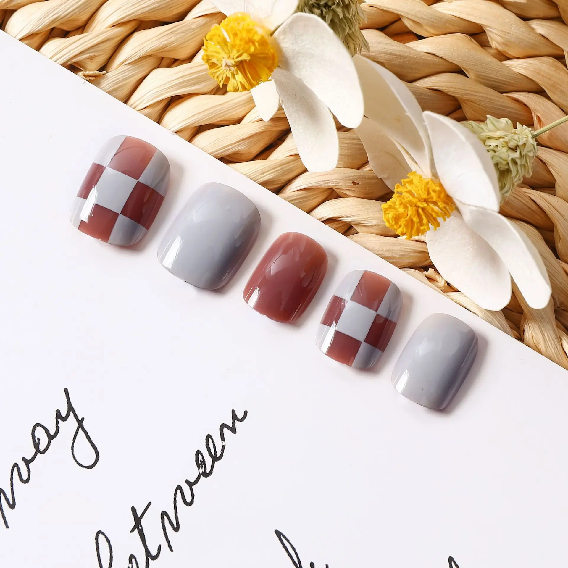 fake nails high quality  Pink and white checkerboard with false nails  Short false nails  Wholesale 24 pieces in box