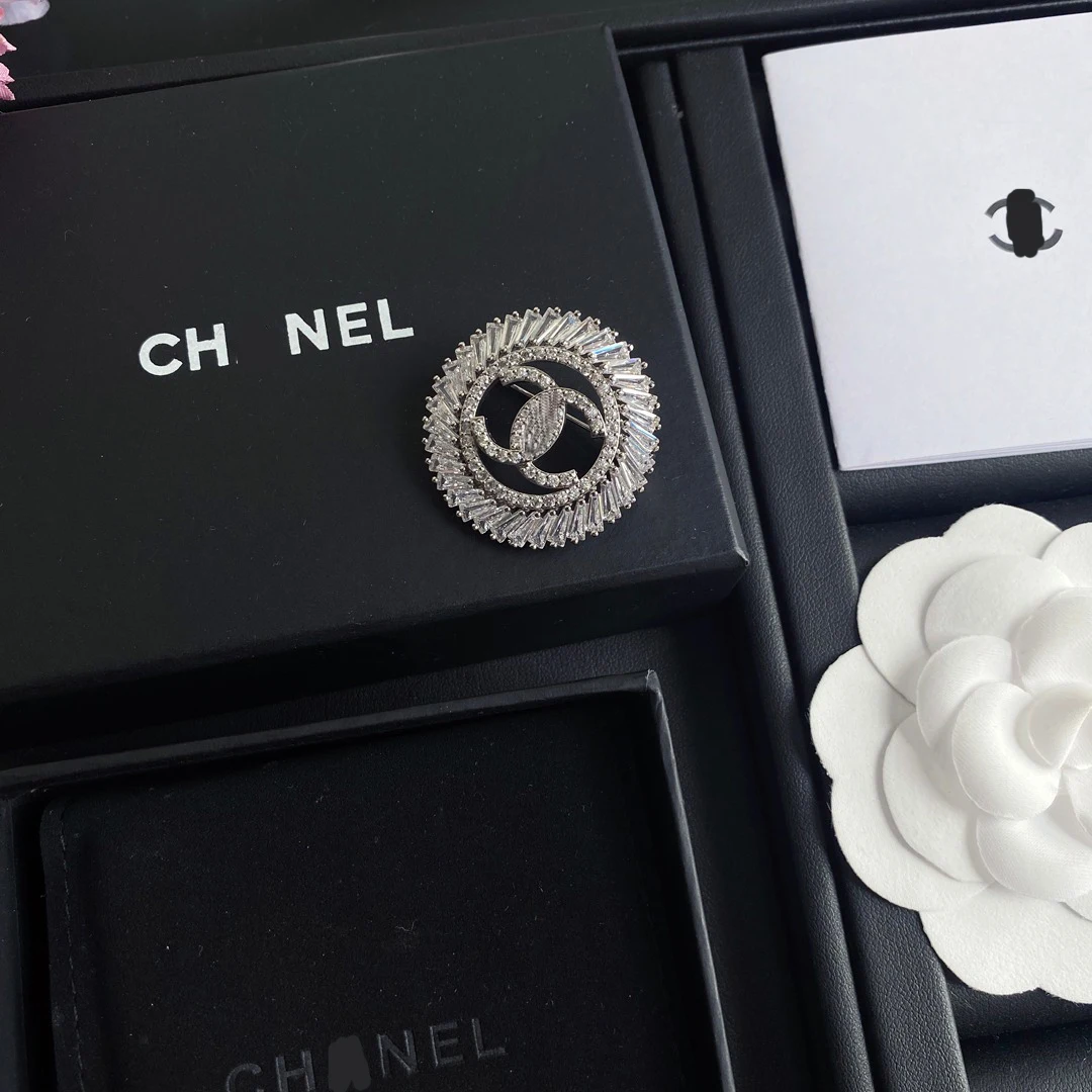 Fashion Brooch Accessories Brand High-end Temperament Pin Letter Designer Brooch