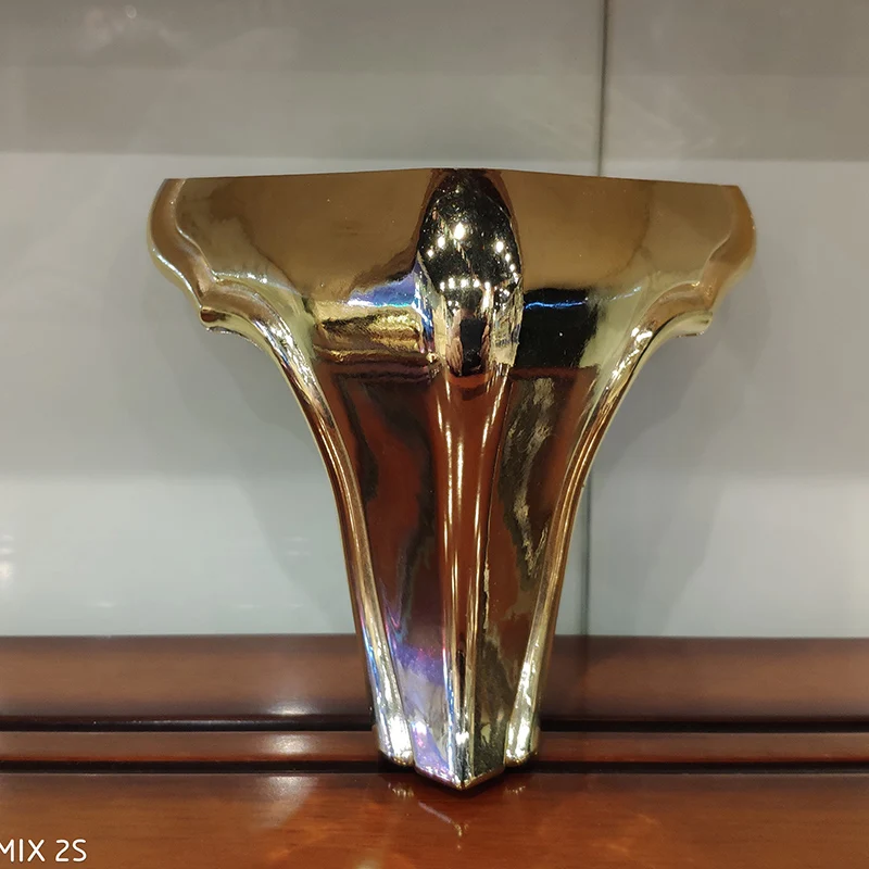 
Гальванизирующие золотые ножки дивана 