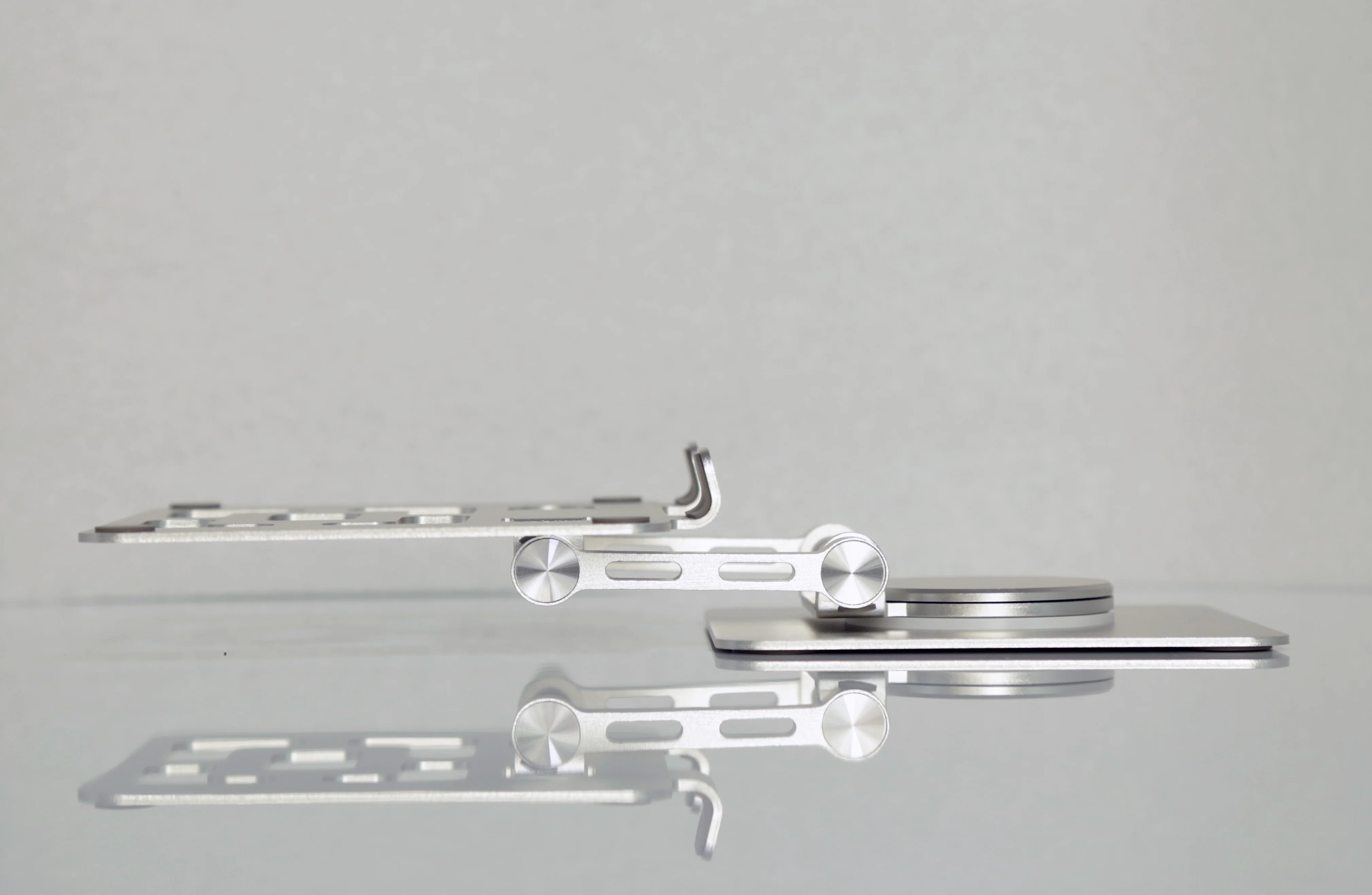 High Quality 360 Degrees Rotatable Ergonomic Laptop Riser Stand Tablet Pad Stand Laptop Holder Stand with Cooling