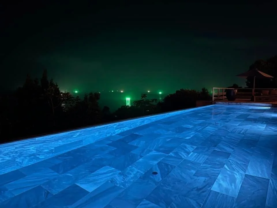 Bluestone Swimming Pool Tiles - Light Grey Limestone - Pool Copping Sandblasted Surface Stone