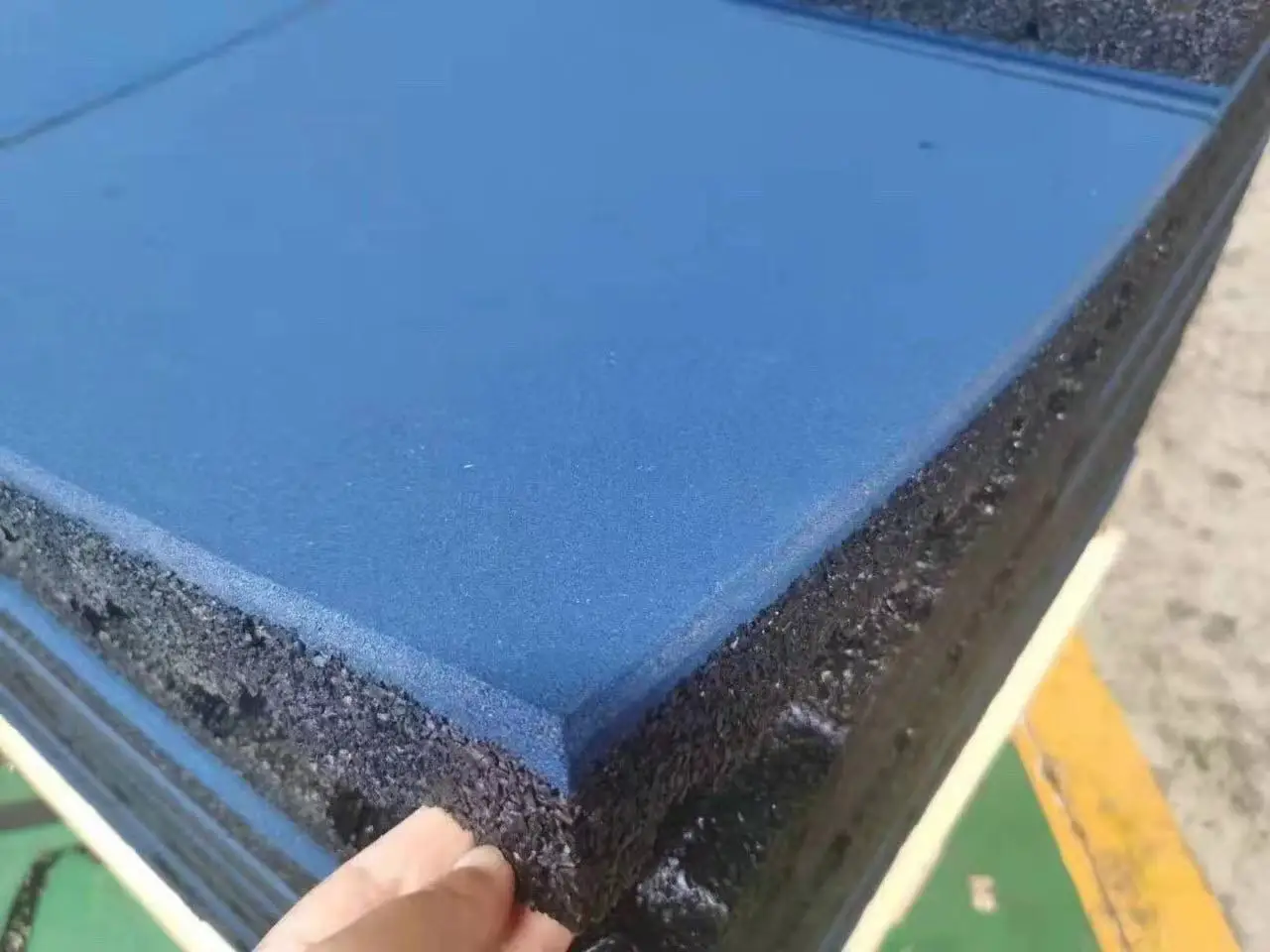 LX  High Viscosity Polyurethane Binder for Rubber Tiles Mats Sheets