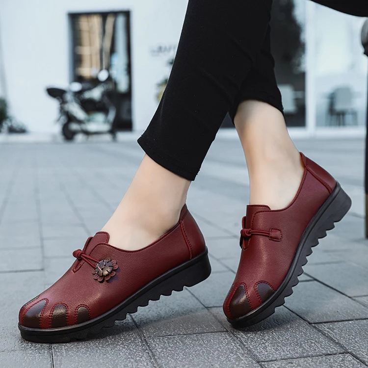 2025 Mom shoes independent station outdoor travel plus size PU Elegant women leather shoes
