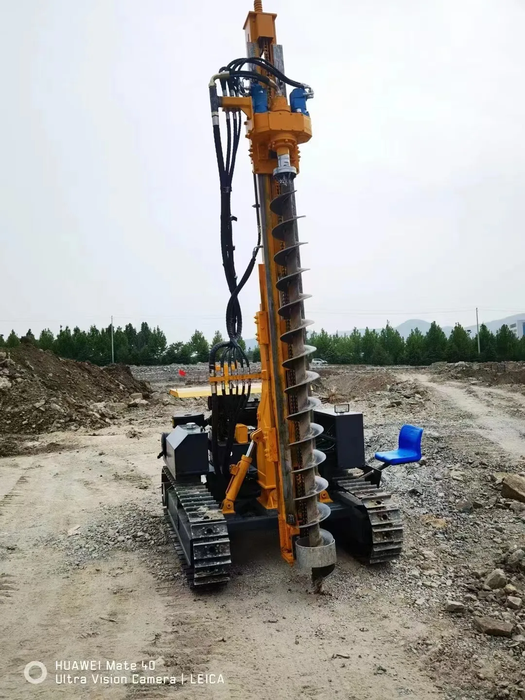 FEIDA FD150 solar pile driver machine crawler guardrail pile driver DTH drilling rig