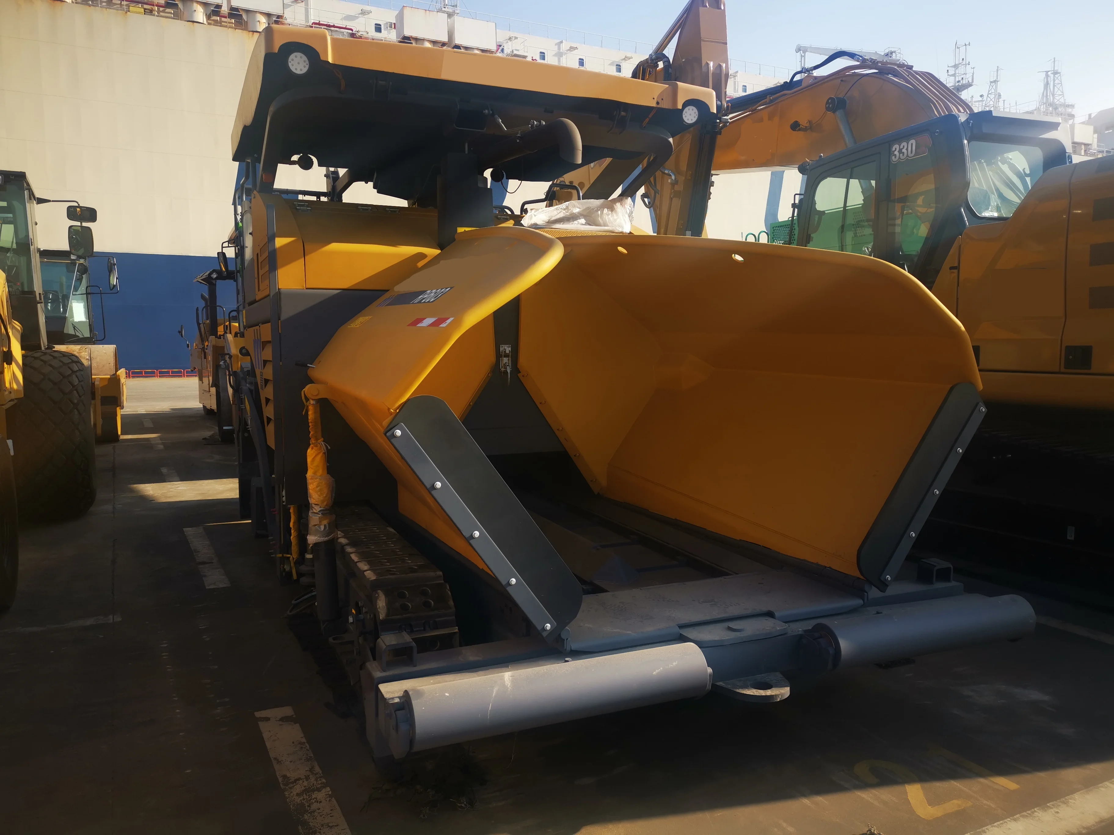 6m China Small Asphalt Paver Asphalt Concrete Pavers Machine Paver RP603