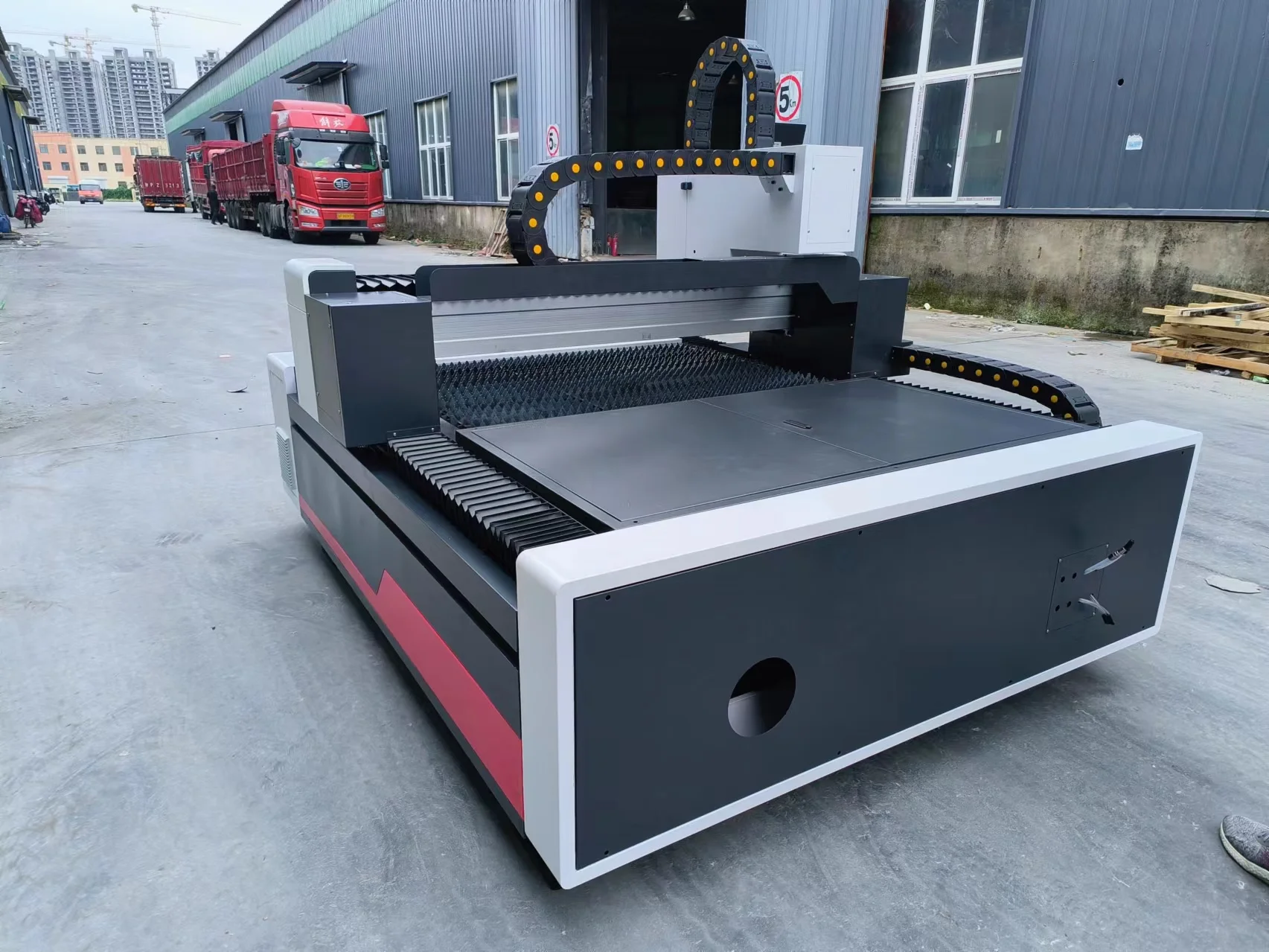 Машина для резки волокна 3kw с небольшим размером 130x90 см металлического листа
