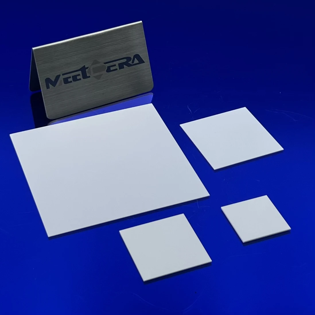 Aluminum oxide ceramic substrate for electrical insulation and thermal conductivity