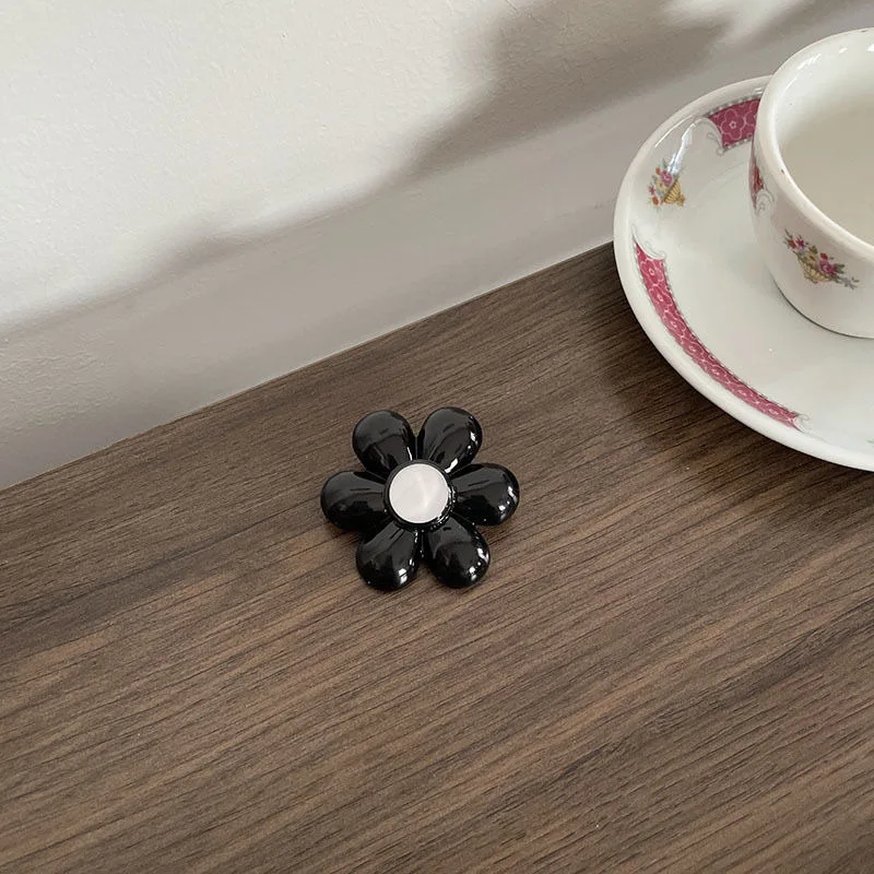 Wholesale Broche Designer CC Luxury Brooches Women Sweet Elegant Style Sun Flower Brooch Pin Suit Clothing Decoration