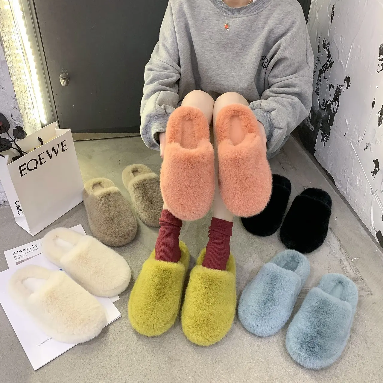 Fashion Warm Women Faux Fur Slide Vegan Slippers, Fluffy House Indoor Flat Slides Women Winter Slippers