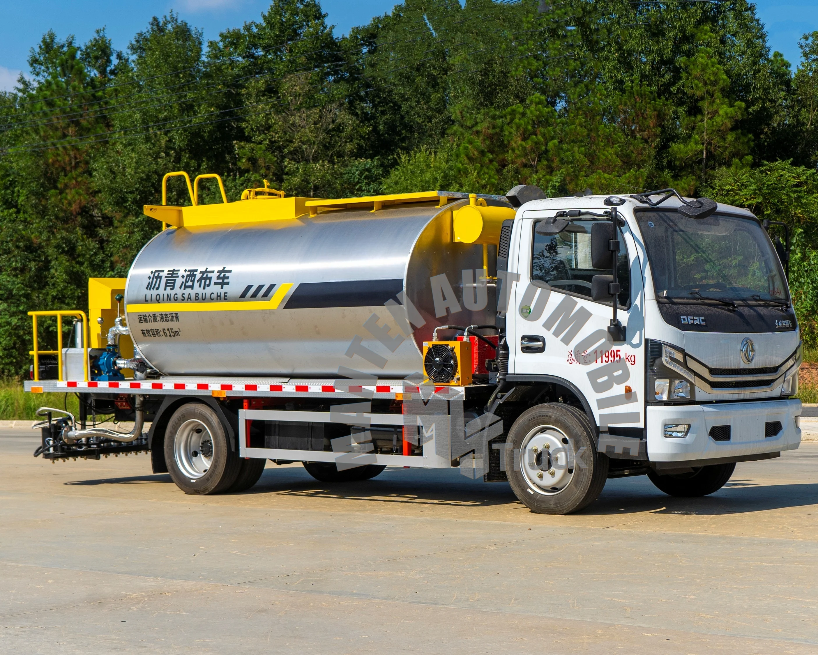 Dongfeng Roadway Coating Truck 4*2 4x2 LHD RHD Pavement Tar Distributor Bitumen Emulsion Distributor
