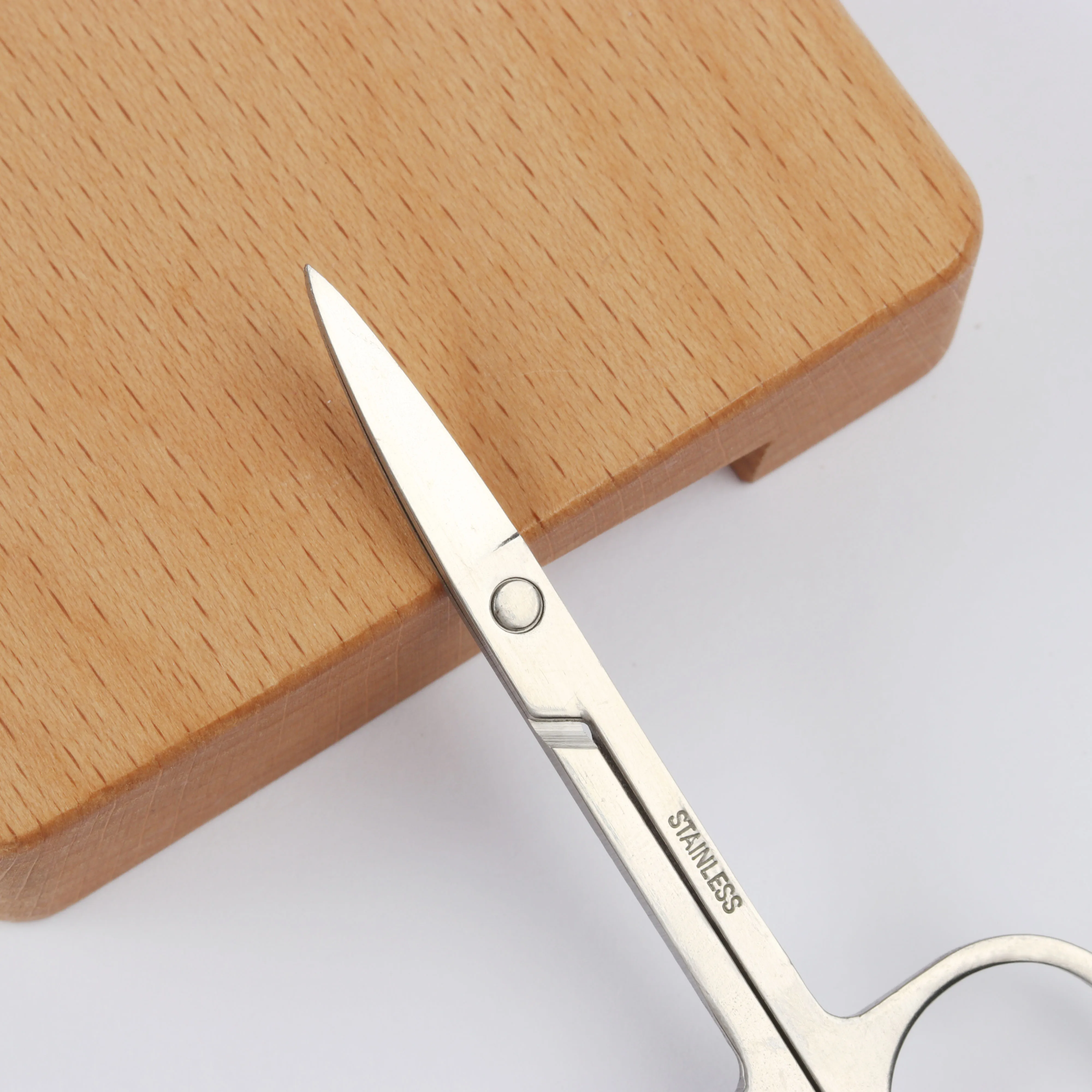 Wholesale Eyebrow Scissors Cosmetic Nose Hair Trimming Customized Color Professional Curved Stainless Steel Beauty Manicure Tool