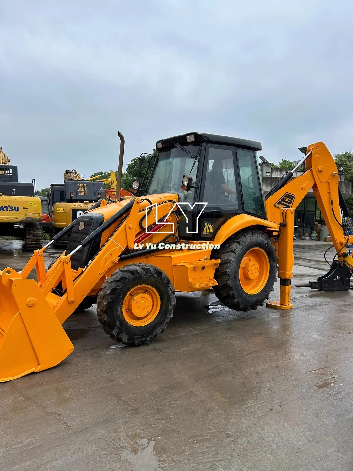 Б/у экскаватор-погрузчик JCB 3CX б/у трактор колесный погрузчик продается