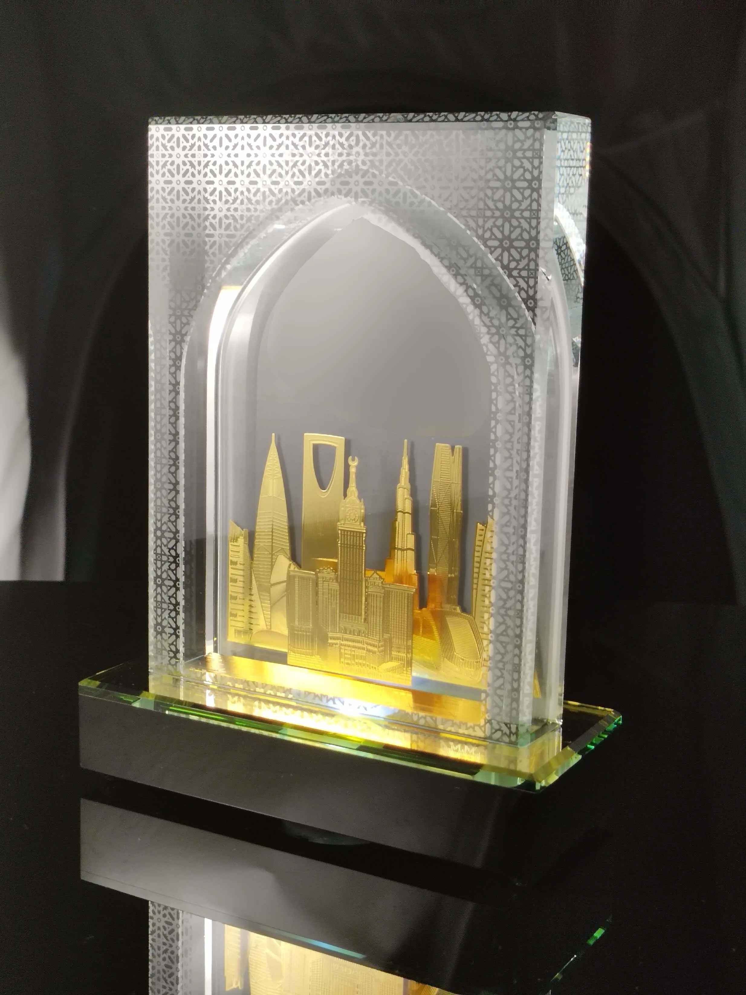 New Trend Crystal Trophy Award with Scenery of Saudi Arabia Crystal Plaque square Mirror with Light Base
