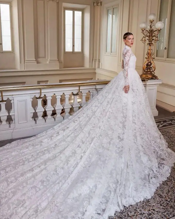 Vintage Lace Bride Gown Long Train High Collar Long Sleeves Elegant Lace Custom Made Wedding Dresses