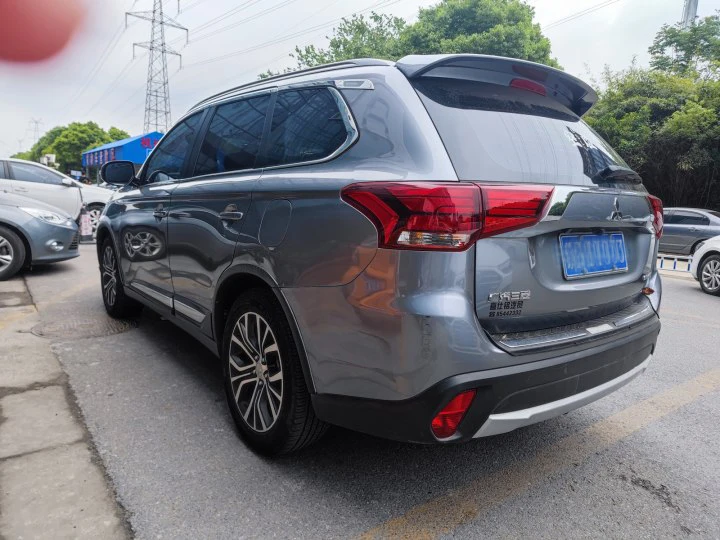 Mitsubishi Outlander used car was registered in April 2018 with 2.0L displacement and has driven 55,300 kilometers