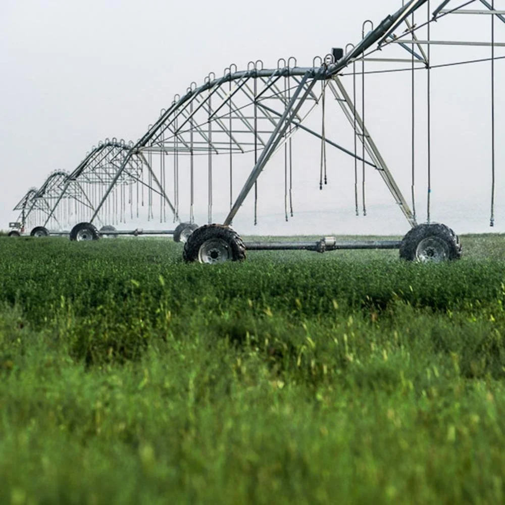 A sprinkler irrigation machine with a straightening system, reliable operation, and good straightness Aqualine
