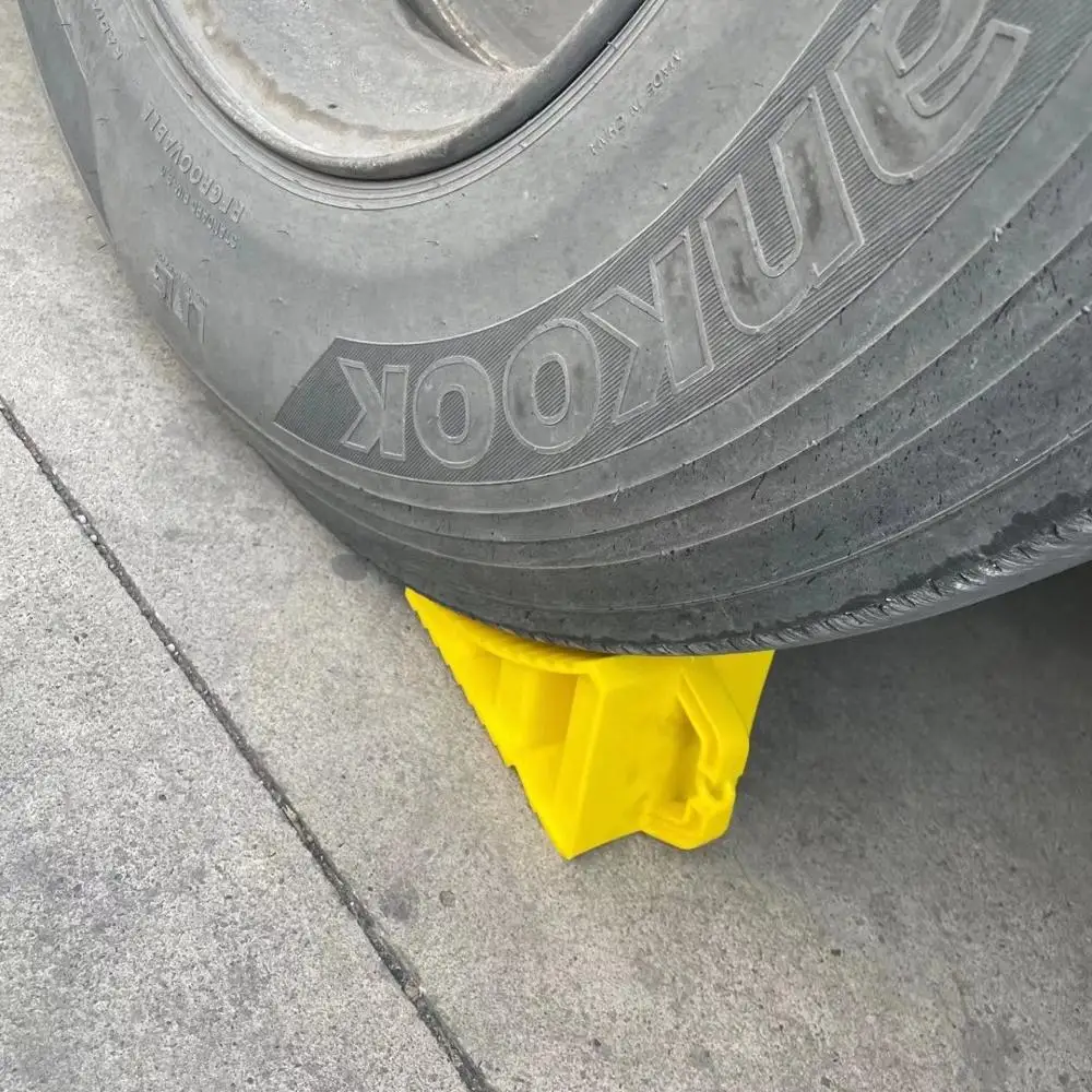 Yellow Plastic Truck Tire Stopper, Wheel Chock, Wheel Block