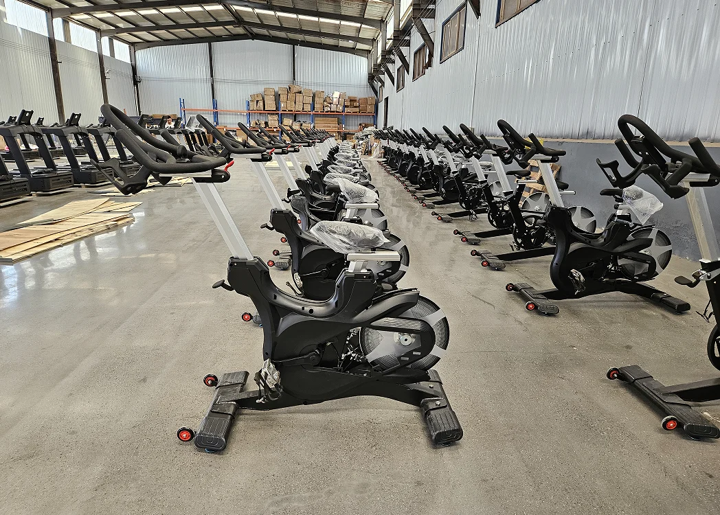 New Arrival Commercial Fitness Magnetic Resistance Sports Equipment Electrical Dynamic Exercise Cycle Spinning Bike For Gym