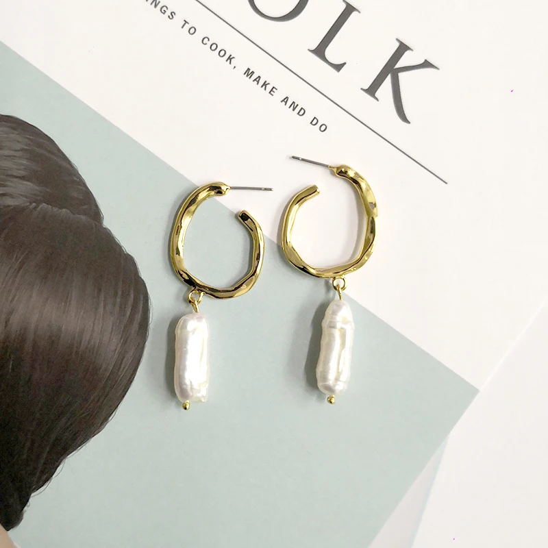 Нерегулярные пресноводный жемчуг серьги-кольца для женщин с геометрическим рисунком круг подвески небольшие серьги Huggie из золота 18 карат оптом ювелирные изделия из драгоценных металлов