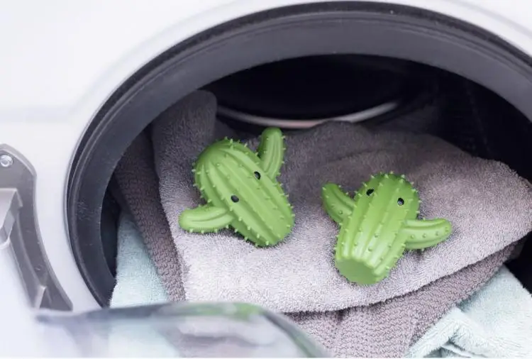 
Cactus Shaped Dryer Balls Clothing Aerators (set of 2) 
