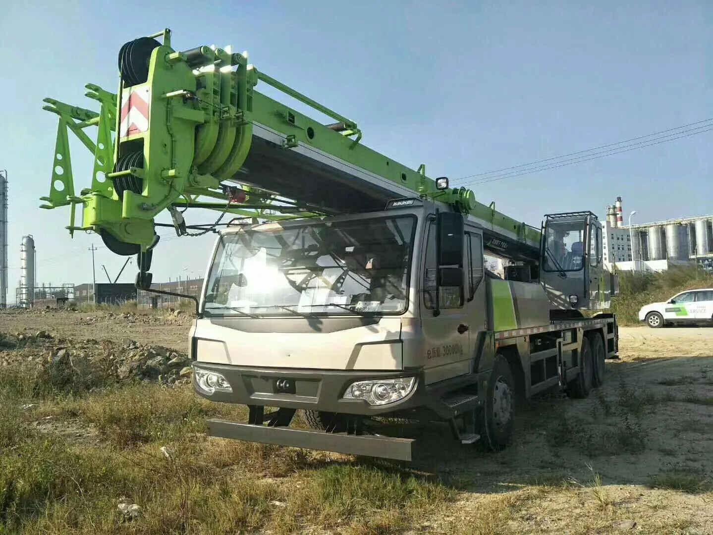 ZOOMLION 150 Tons Hydraulic Telescopic Boom Liftinng Machinery Truck Crane ZTC1500H753 with Spare Parts for Sale