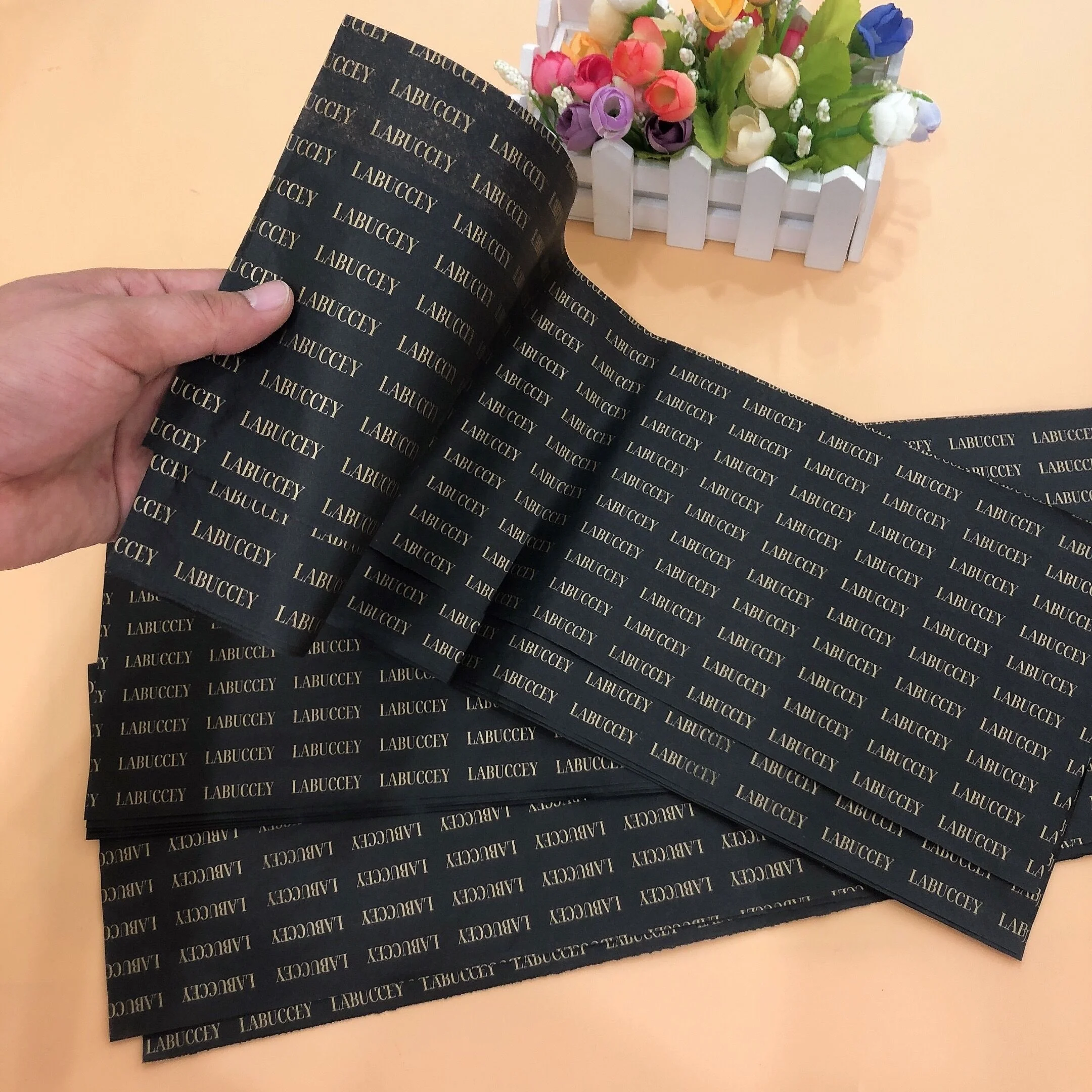 Роскошная золотая брендовая печать логотипа на заказ черная упаковка для подарков упаковочная бумага одежды